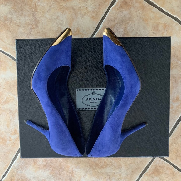 Alexander McQueen Pointed Metal-Toe Suede Pumps - Picture 7 of 13